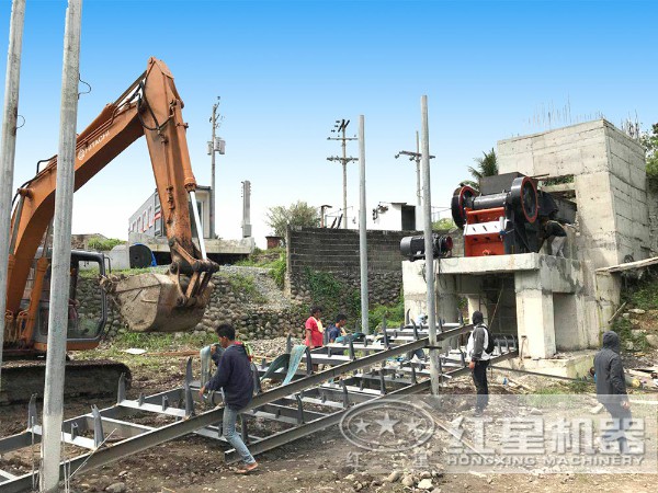 建筑垃圾顎式破碎機工作現場