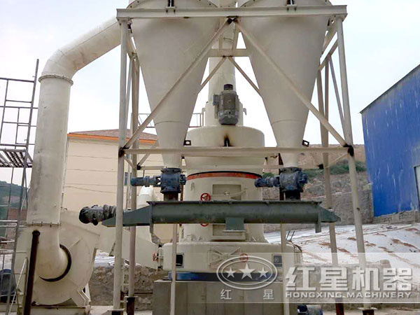 湖南鋯英石雷蒙磨粉機(jī)工作現(xiàn)場 湖南鋯英石雷蒙磨粉機(jī)工作現(xiàn)場
