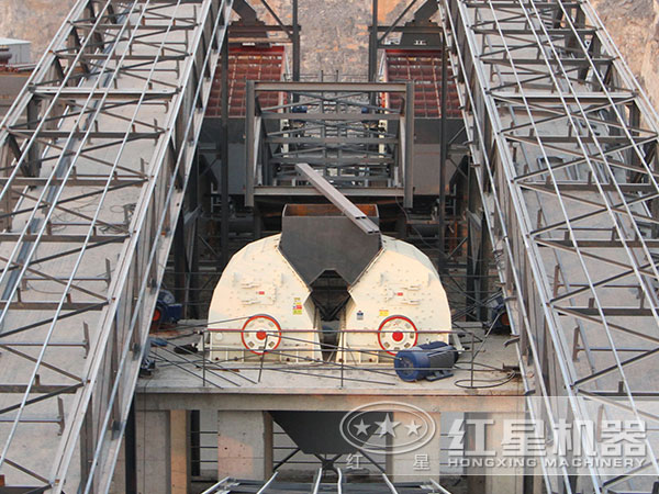 二合一錘式制沙機工作現(xiàn)場 二合一錘式制沙機工作現(xiàn)場