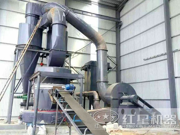 白云石雷蒙磨粉機工作現場 白云石雷蒙磨粉機工作現場