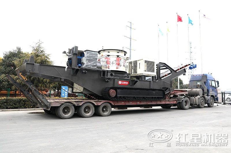 浩浩蕩蕩發(fā)貨去，鵝卵石可移動履帶圓錐、篩分一體機發(fā)往河北市場 style=width:720px; 