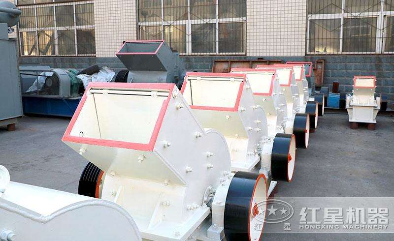 小型錘式破碎機廠家，現貨提供，可到場帶料免費咨詢