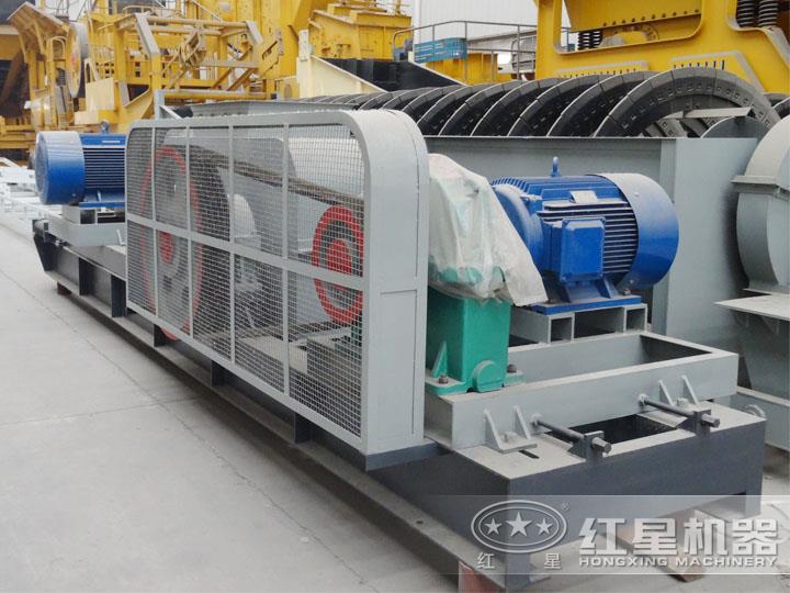 對(duì)輥式破碎機(jī)電機(jī)功率45*2KW，處理能力20-40t/h