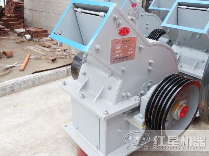 錘式破碎機(jī)，電機(jī)功率6P 55KW，時(shí)產(chǎn)18-40噸
