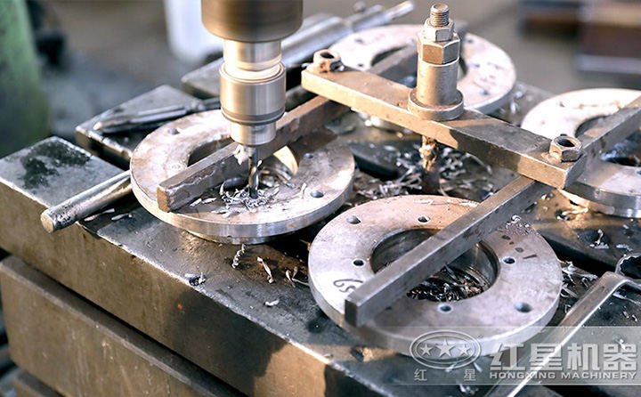 紅星出品,必出精品,匠心工藝打造高品質、高性價比的大中型履帶移動破碎一體機