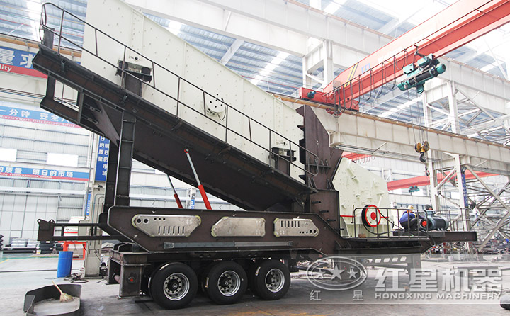 輪胎移動式河卵石破碎設(shè)備，中細碎反擊破+篩分一體機，效能高節(jié)能、綠色環(huán)保 