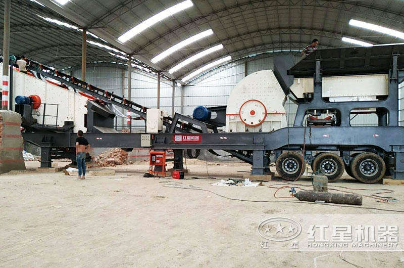 河南室內移動重錘式破碎機生產現場 河南室內移動重錘式破碎機生產現場