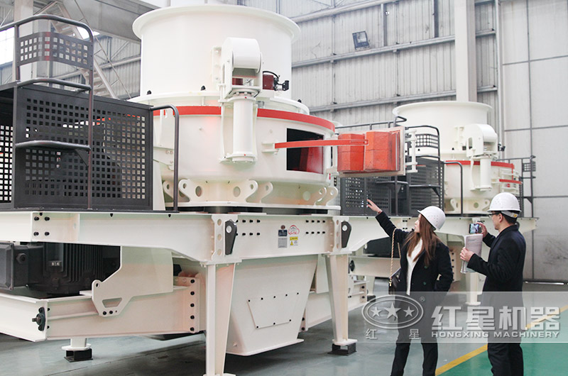 沖擊式制砂機:對石料進(jìn)行制砂處理,級配合理 沖擊式制砂機:對石料進(jìn)行制砂處理,級配合理