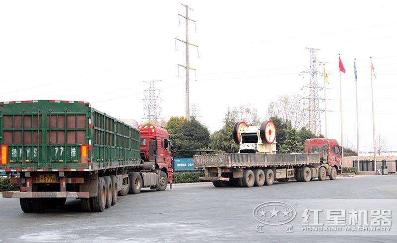 河卵石、青石破碎生產(chǎn)線設(shè)備發(fā)貨 河卵石、青石破碎生產(chǎn)線設(shè)備發(fā)貨