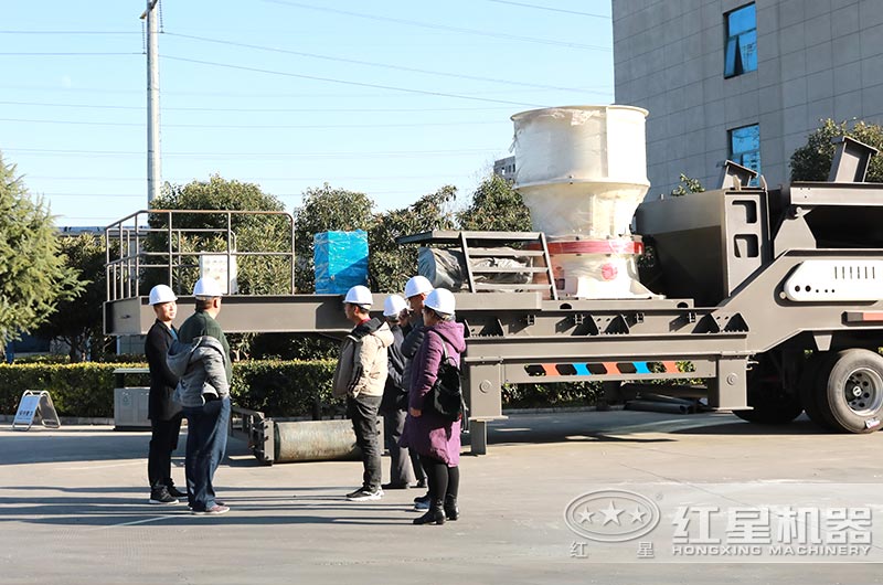 經理陪同客戶來廠參觀 經理陪同客戶來廠參觀