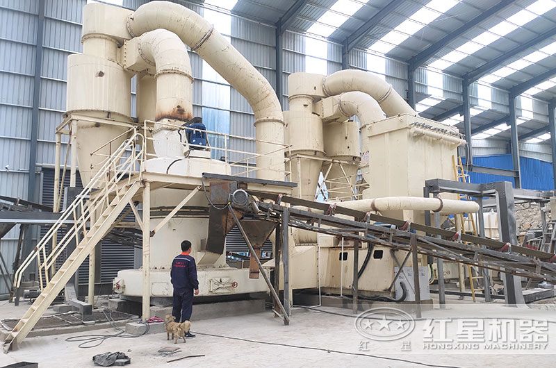 新型雷蒙磨粉機工作現(xiàn)場圖片 新型雷蒙磨粉機工作現(xiàn)場圖片
