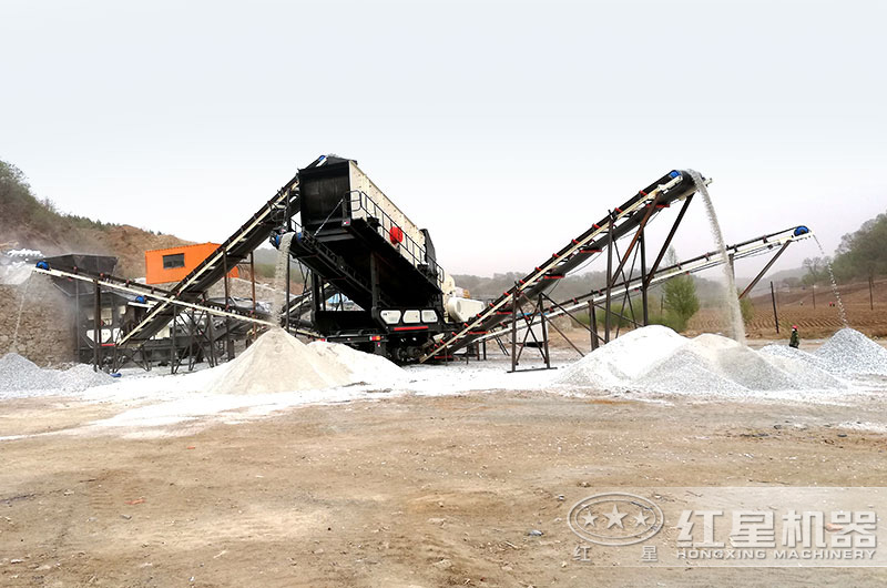 廢水泥塊破碎現(xiàn)場 廢水泥塊破碎現(xiàn)場