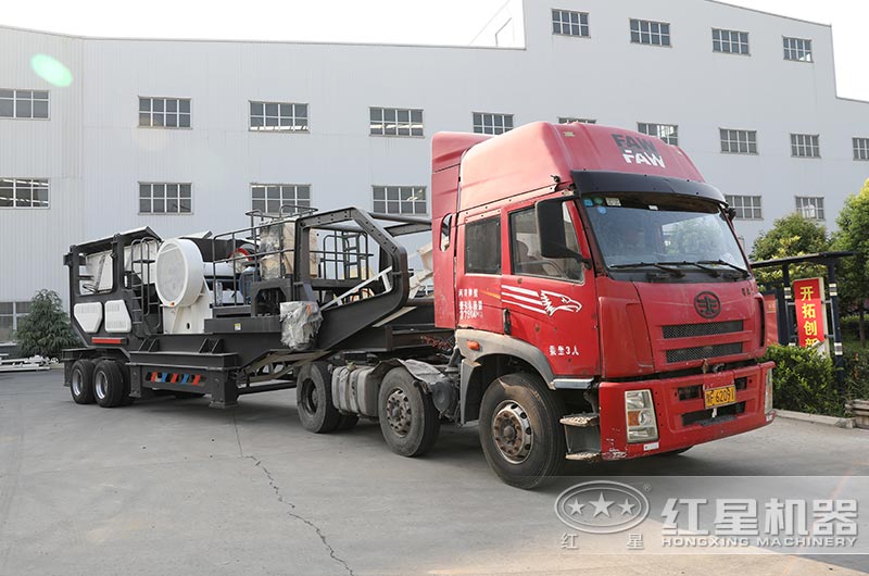 移動型混凝土塊兒破碎機設備發(fā)貨 移動型混凝土塊兒破碎機設備發(fā)貨