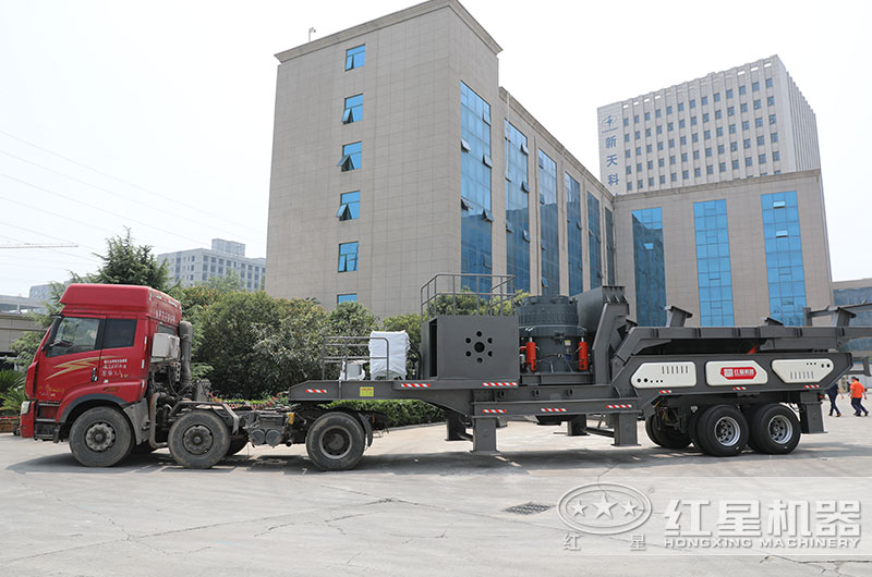 移動(dòng)破碎機(jī)械直接開(kāi)往客戶現(xiàn)場(chǎng) 移動(dòng)破碎機(jī)械直接開(kāi)往客戶現(xiàn)場(chǎng)