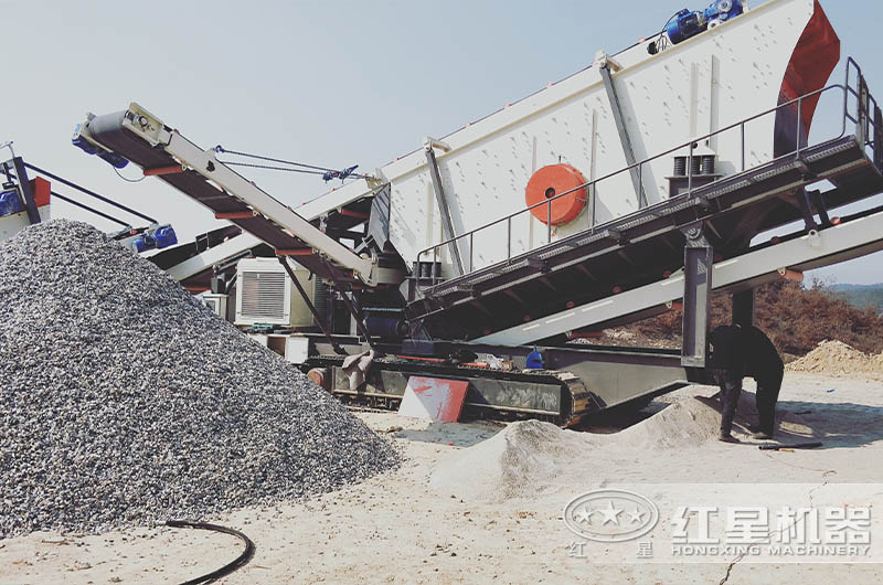 移動石子破碎機(jī)作業(yè)現(xiàn)場 移動石子破碎機(jī)作業(yè)現(xiàn)場