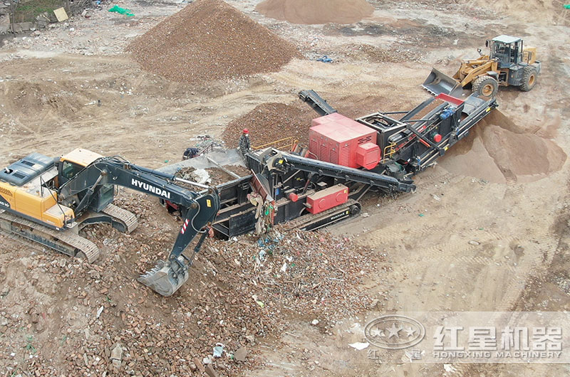 履帶式破碎機(jī)破碎建筑垃圾現(xiàn)場 履帶式破碎機(jī)破碎建筑垃圾現(xiàn)場