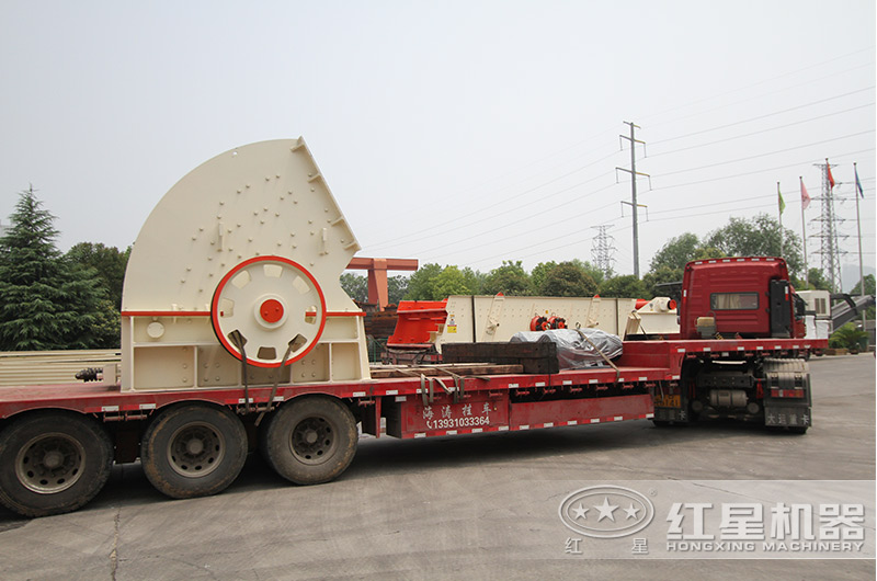 紅星錘式破碎機裝車發(fā)貨現(xiàn)場 紅星錘式破碎機裝車發(fā)貨現(xiàn)場