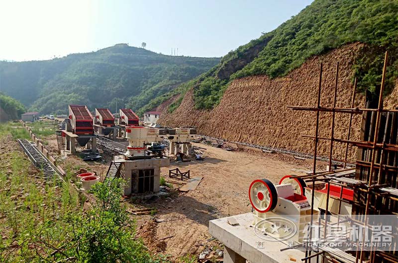 道砟石加工設(shè)備安裝現(xiàn)場(chǎng) 道砟石加工設(shè)備安裝現(xiàn)場(chǎng)