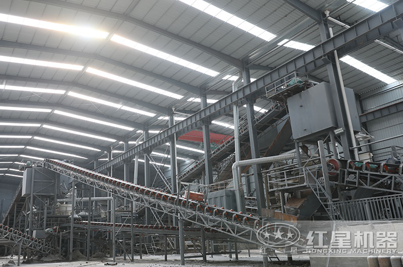 河南南陽(yáng)大型室內(nèi)采石場(chǎng)碎石生產(chǎn)現(xiàn)場(chǎng) 河南南陽(yáng)大型室內(nèi)采石場(chǎng)碎石生產(chǎn)現(xiàn)場(chǎng)