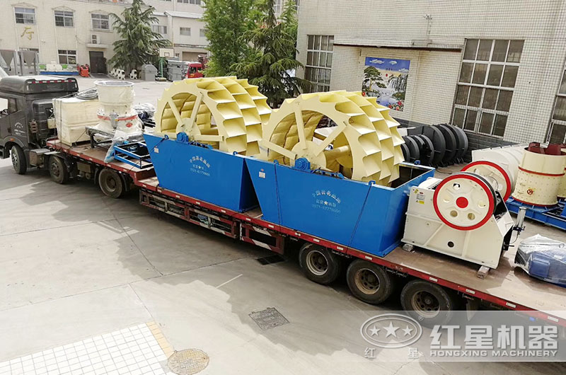 整套輪斗式水洗砂設(shè)備裝車發(fā)貨中 整套輪斗式水洗砂設(shè)備裝車發(fā)貨中